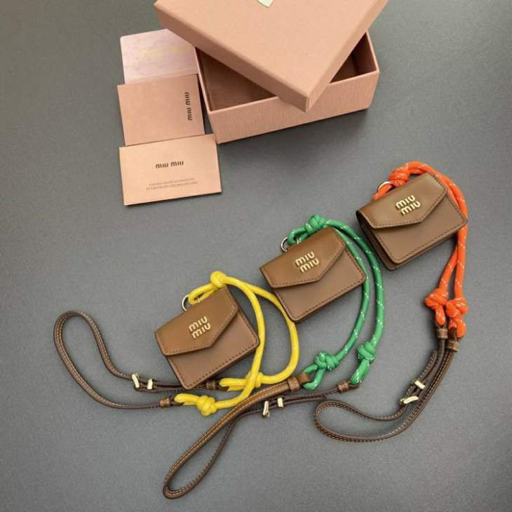 Picture of Miu Miu Handbags _SKUfw186452320fw